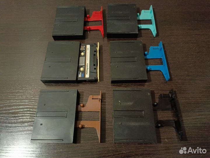 Футляры для хранения и переноски аудиокассет CBox