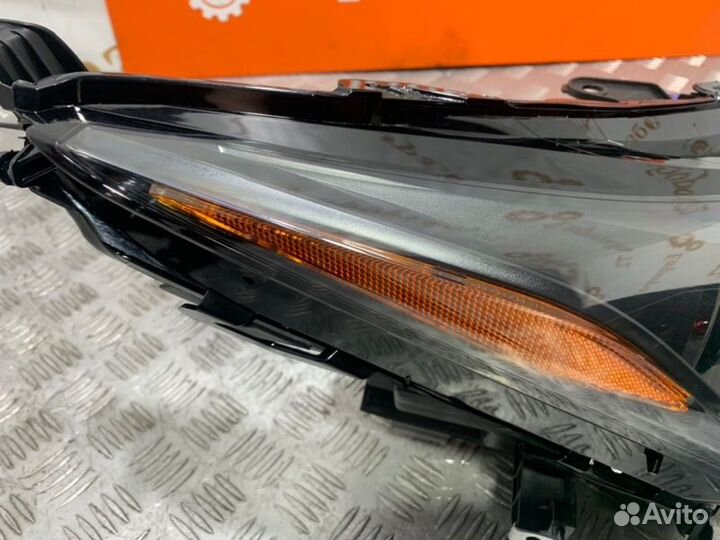 Фара передняя правая Lexus Nx200 ZGZ10