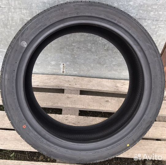 Triangle Sports TH201 235/45 R19 99W