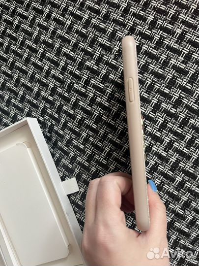 Чехол на iPhone 11 guess оригинал