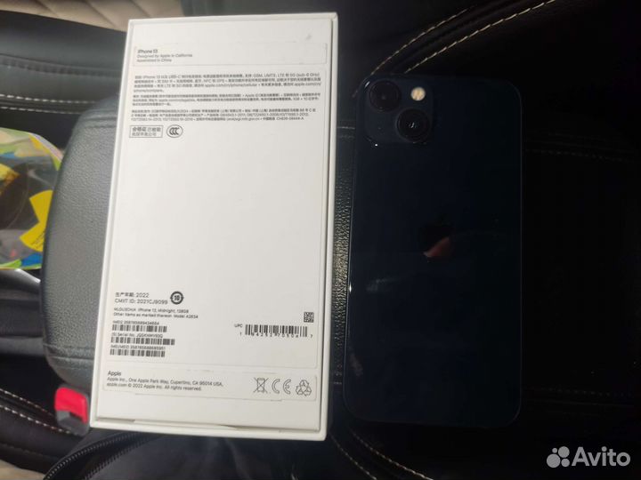 Телефон iPhone 13