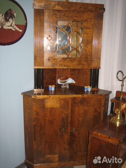 Антикварная угловая витрина 1910-годы