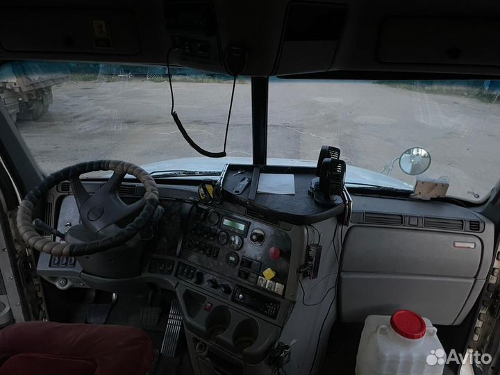 Freightliner Columbia с полуприцепом, 2001