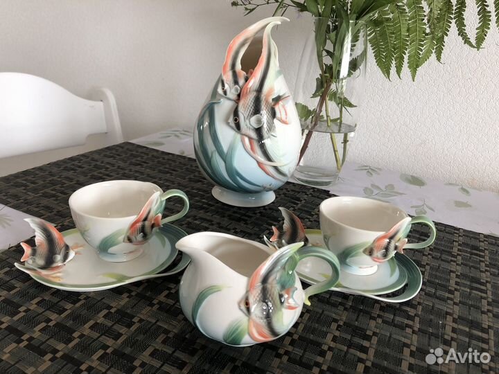 Фарфоровый чайный сервиз