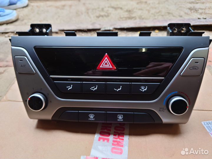 Блок управления климатом Hyundai Elantra AD