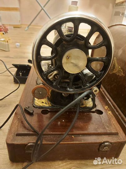 Швейная машинка зингер