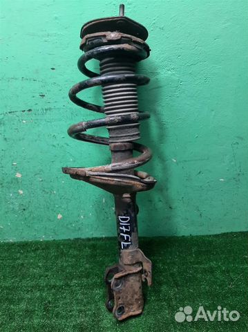 Стойка амортизатора передняя правая Lexus RX400H