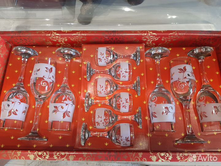 Набор фужеров и рюмок