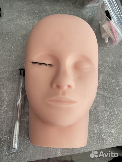 Манекен для наращивания ресниц с ресницами