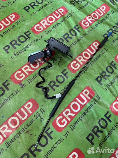 Замок 5-й двери Toyota Hiace TRH200 TRH216 TRH226