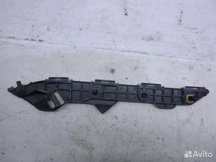 Направляющая заднего бампера правая toyota corolla