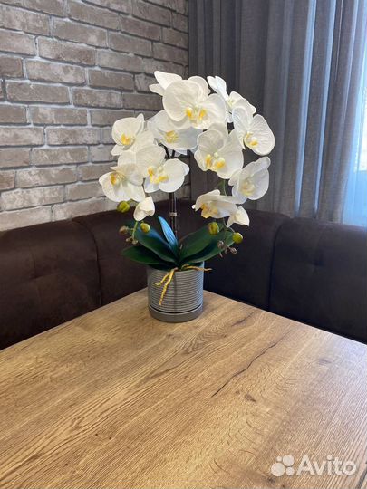 Орхидея искусственная в горшке