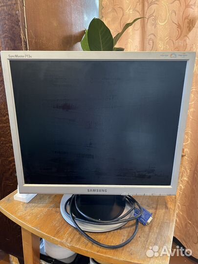 Монитор Samsung