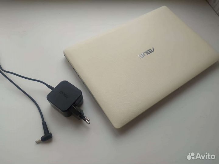 Ноутбук Asus x201e