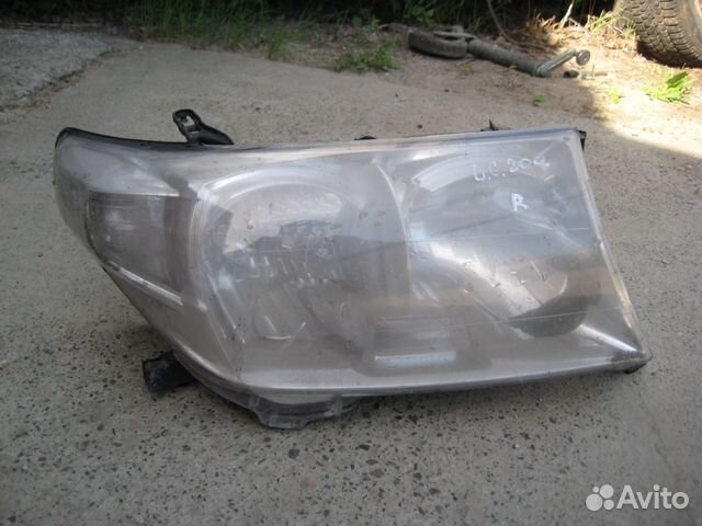 Правая фара Toyota Land Cruiser 200