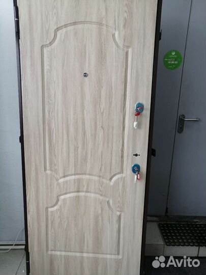 Дверь входная металлическая новая