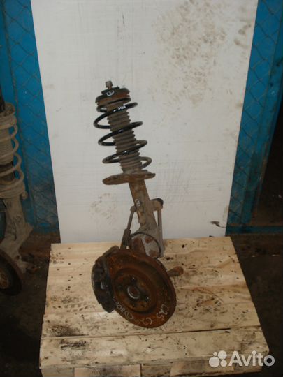 Стойка амортизатора передняя левая Peugeot 308