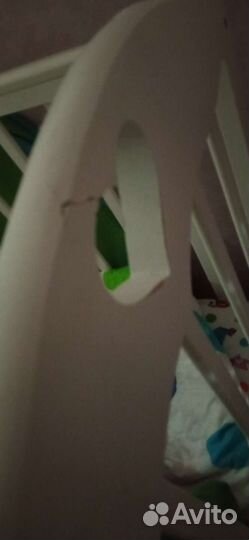 Детская кроватка и комод с пеленальным столиком