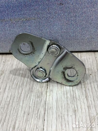 Ответная часть замка багажника Kia RIO 3