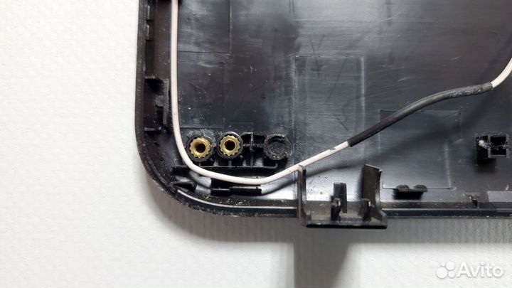 Крышка экрана Toshiba Satellite C850 минус 1 гайка