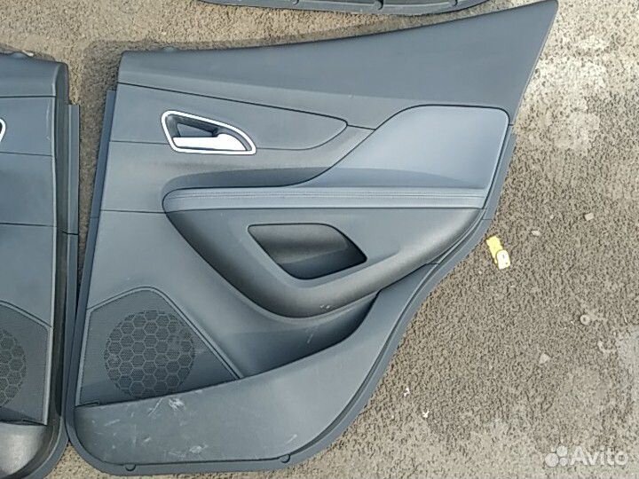 Обшивки двери Opel Mokka