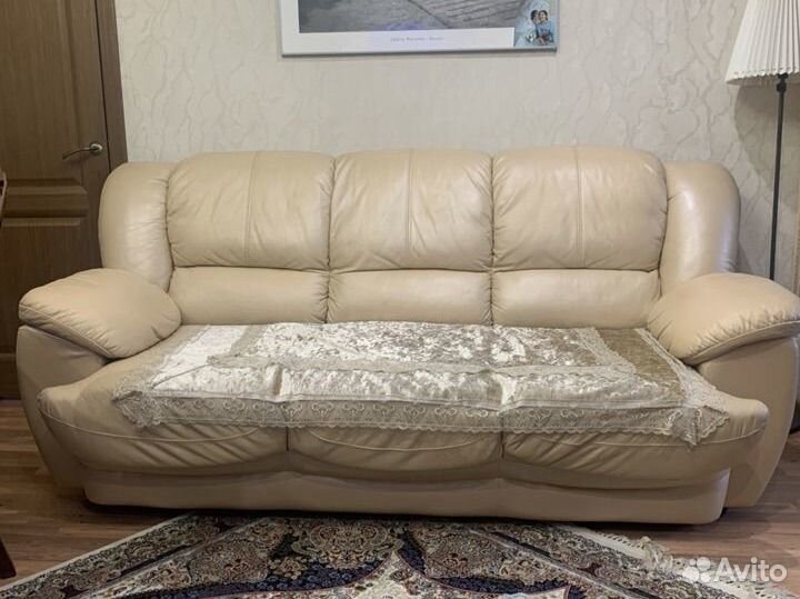 Кожаный диван