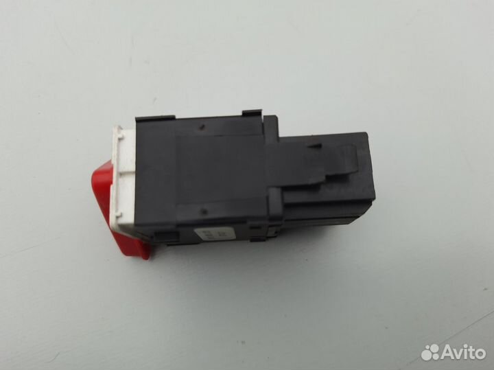 Кнопка аварийной сигнализации Skoda Fabia