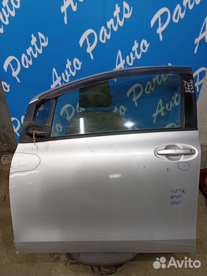 Тойота Витц Ярис дверь передняя левая серебристая