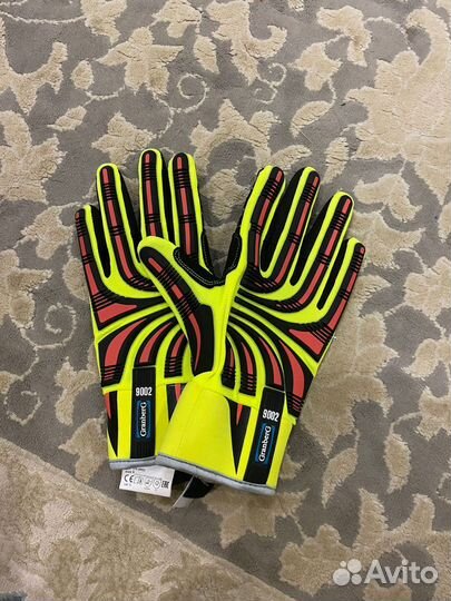 Противоударные перчатки