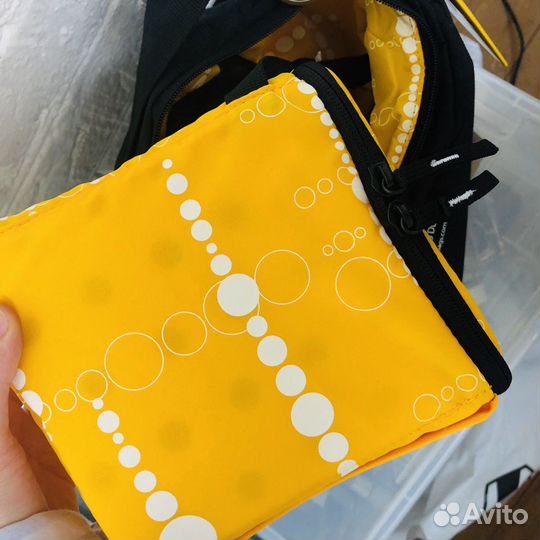 Сумка женская чёрная с брелком и вкладышем для фот