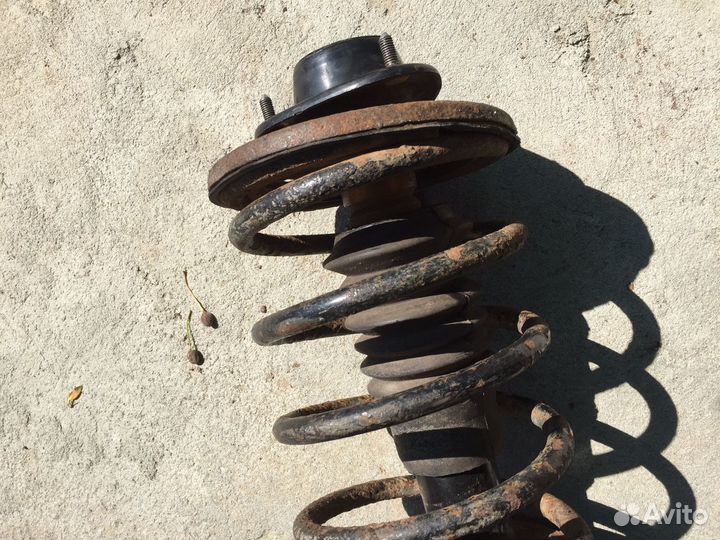 Стойка передняя правая в сборе