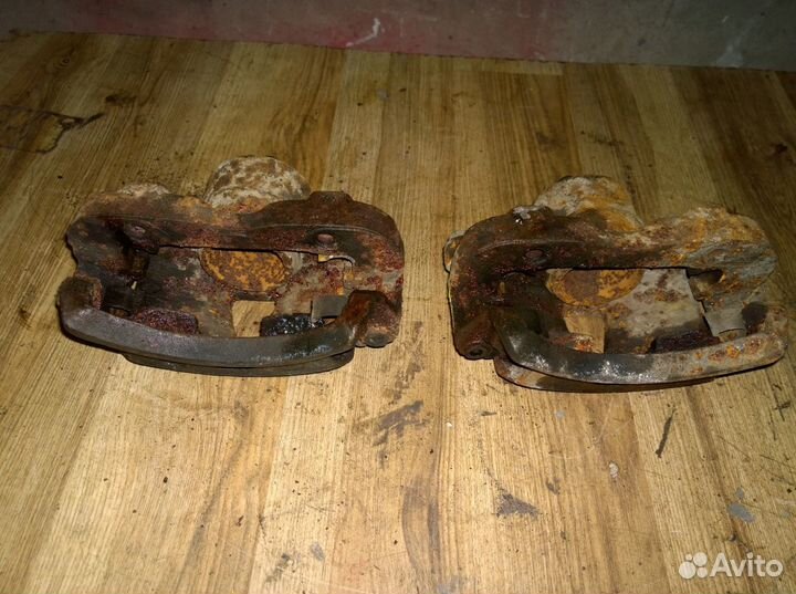 Суппорт передний левый правый nissan primera p10