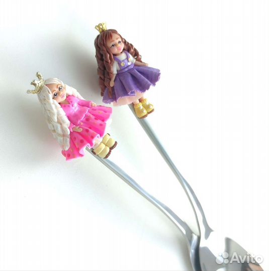 Куколка на ложке