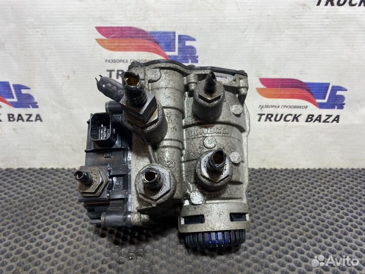 Кран управления тормозами прицепа