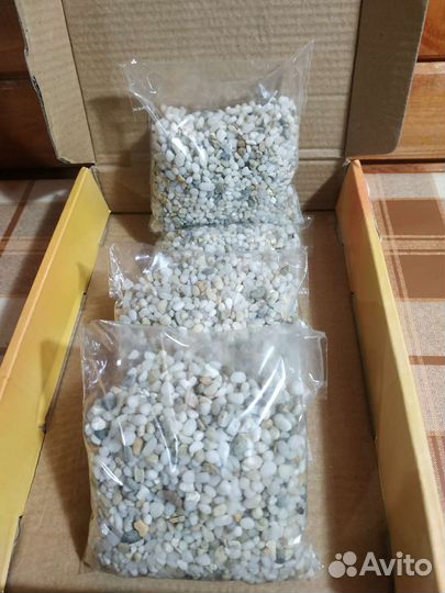 Камушки для аквариума и поделок, грунт для цветов