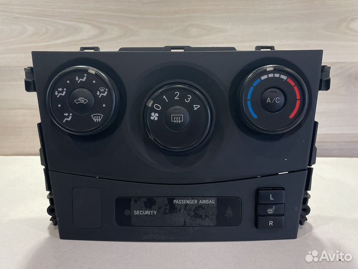 Блок управления климатом Toyota Corolla E150