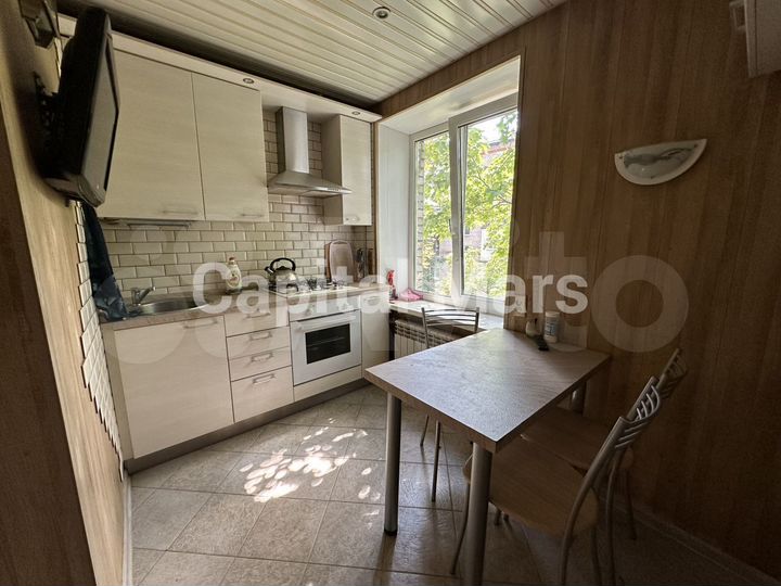 2-к. квартира, 50 м², 4/9 эт.