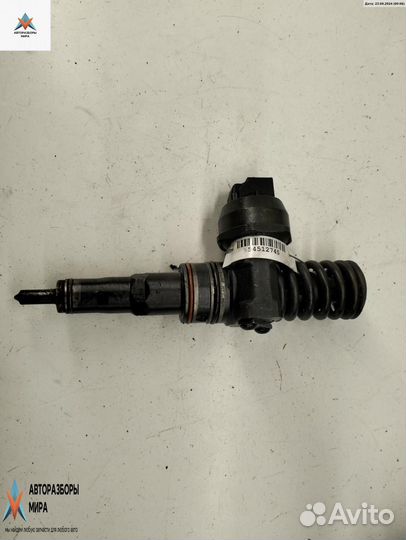 Форсунка Volkswagen Golf 4 2001 038130073AM