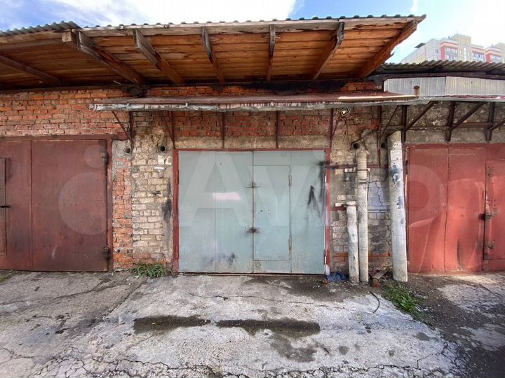 Гараж, > 30 м²