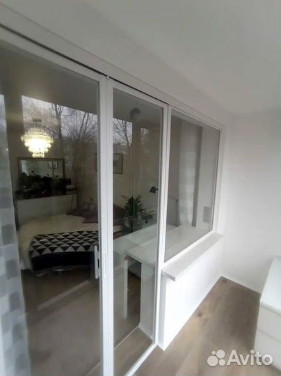 Стеклянная перегородка для зонирования