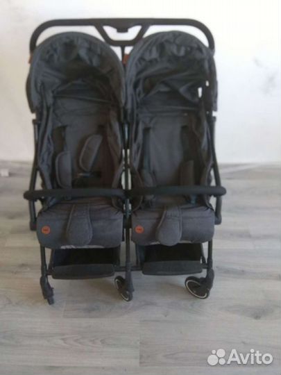 Прогулочная коляска для двойни McCan