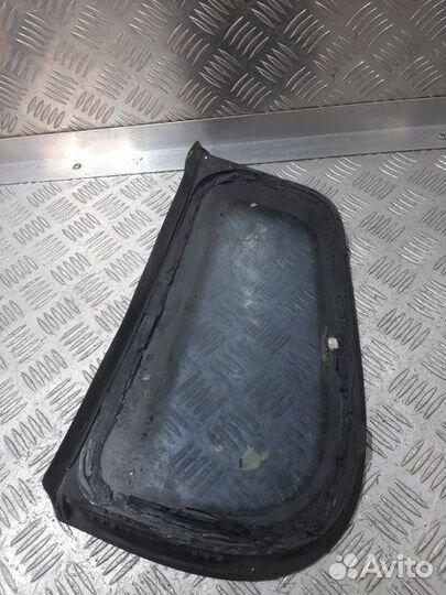 Стекло кузовное заднее правое Volkswagen Tiguan NF