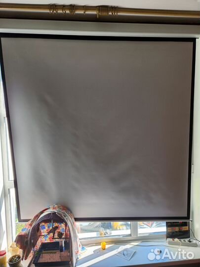 Экран для проектора с электроприводом