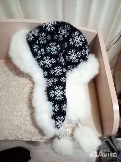 Шапка-ушанка и меховые наушники