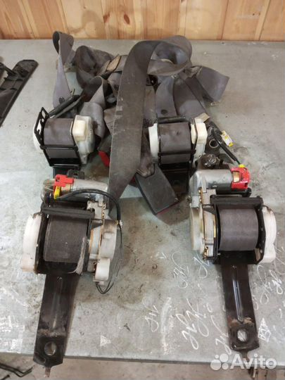 Комплект ремней безопасности Nissan Bluebird U14