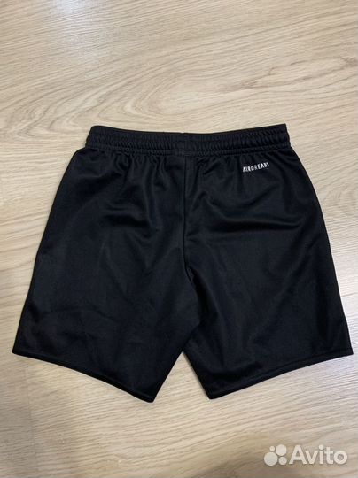 Футбольные шорты adidas для мальчика 7-8 лет
