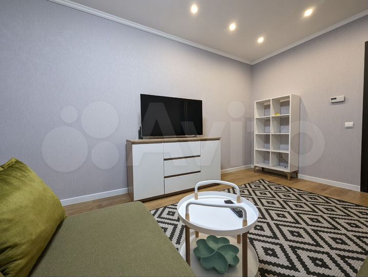 2-к. квартира, 65 м², 1/13 эт.