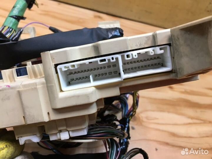 Блок реле и предохранителей Toyota Celica ZZT230