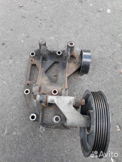 Кронштейн генератора peugeot 407