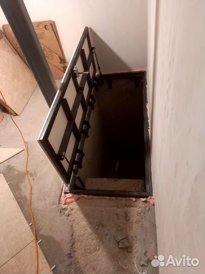 Люк в подвал напольный